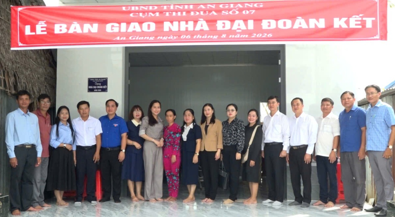 cụm 7 bàn giao nhà cho hộ khó khăn nhà ở tại ấp công sự xã U Minh Thượng